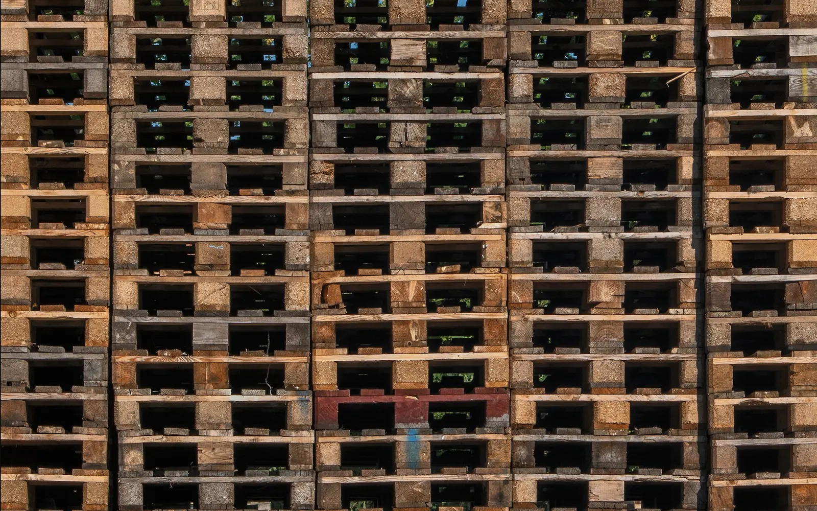 Reusing Pallets, Boxes and Packing Materials: A Practical Guide for Warehouses